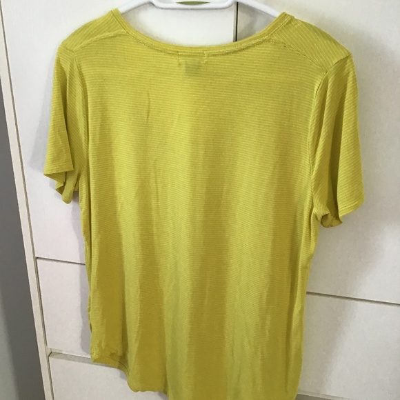 Old navy top - Picture 2 of 3